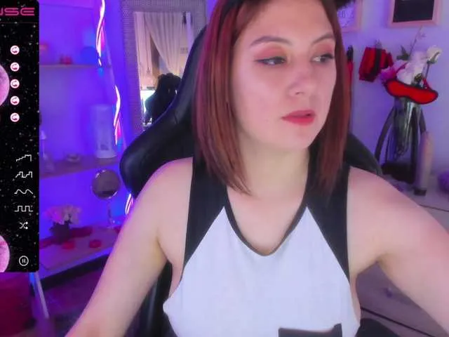 Live sex webcam photo for Alison-fire #272827018