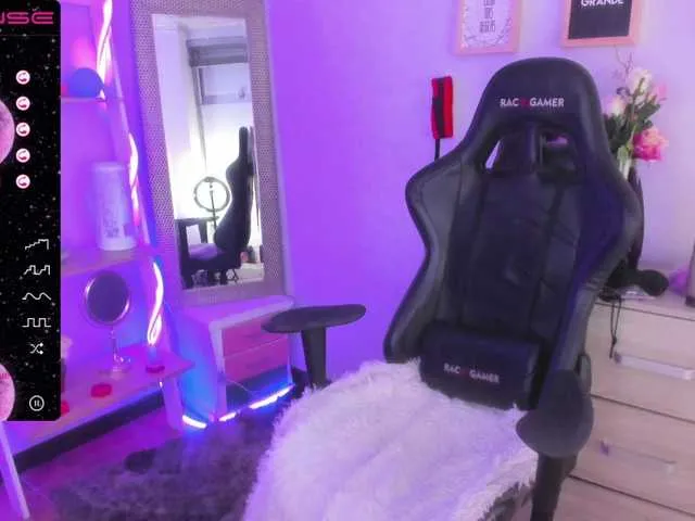 Live sex webcam photo for Alison-fire #272960590