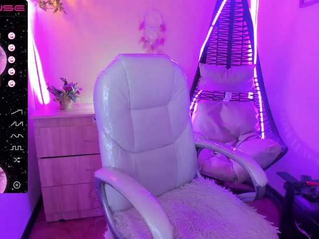 Live sex webcam photo for Alison-fire #274519956
