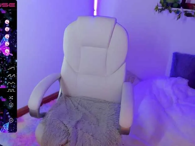 Live sex webcam photo for Alison-fire #275859179