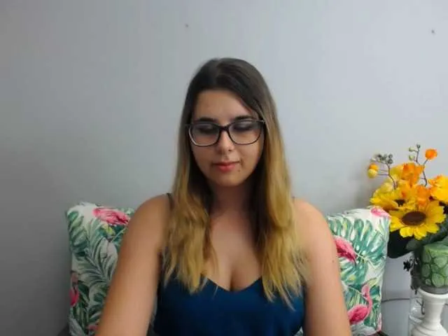 Live sex webcam photo for AlisonLady #274115702