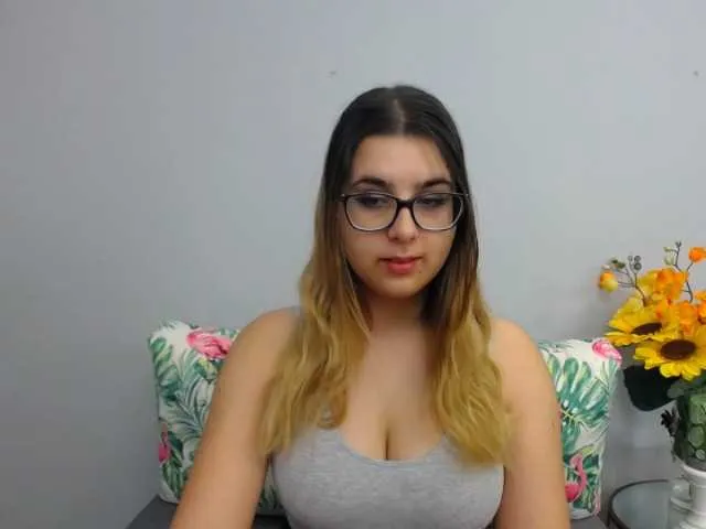 Live sex webcam photo for AlisonLady #274245769