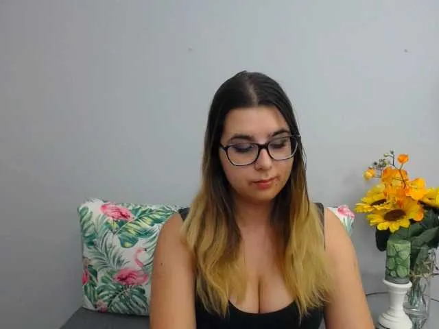 Live sex webcam photo for AlisonLady #274309271