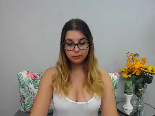 Live sex webcam photo for AlisonLady #274389871