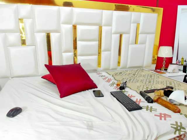 Live sex webcam photo for Alisonmiuu #276651895