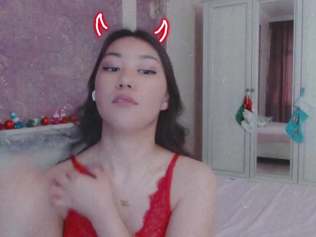 Live sex webcam photo for Alisonyugai #271976554