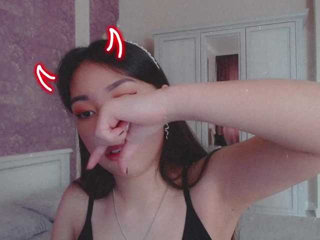 Live sex webcam photo for Alisonyugai #272593553