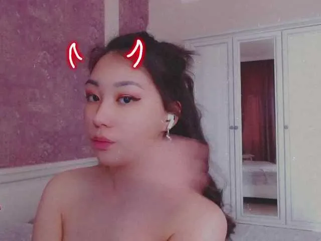 Live sex webcam photo for Alisonyugai #272640677