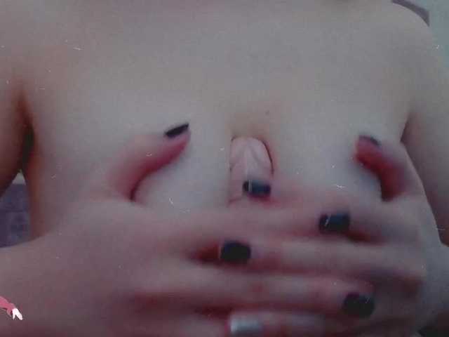 Live sex webcam photo for Alisonyugai #272707440