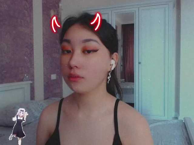 Live sex webcam photo for Alisonyugai #272799015