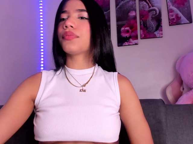 Live sex webcam photo for Alissarhys #290979579