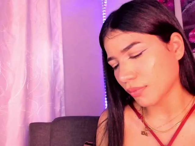 Live sex webcam photo for Alissarhys #291193251