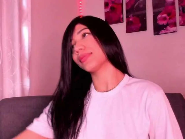 Live sex webcam photo for Alissarhys #291386055