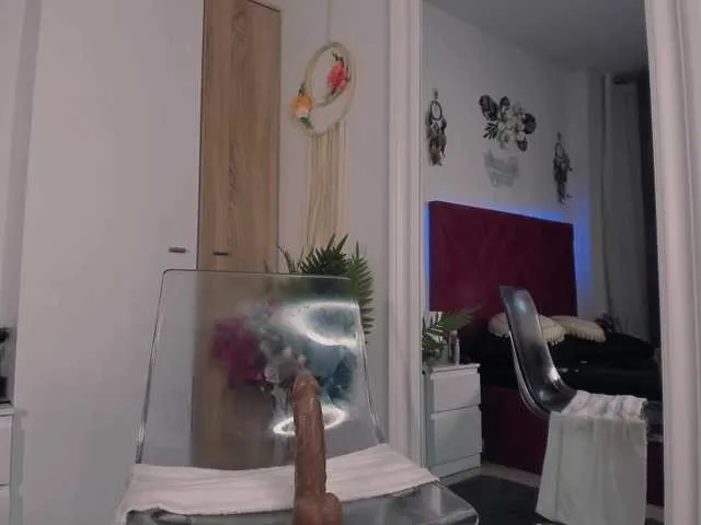 Live sex webcam photo for Aliyv #291144868