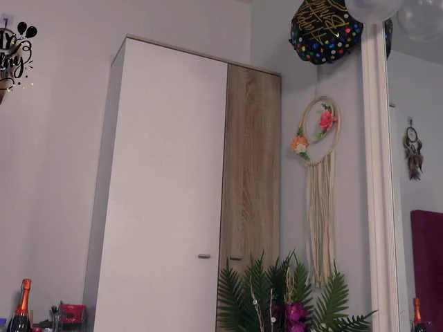 Live sex webcam photo for Aliyv #291505074