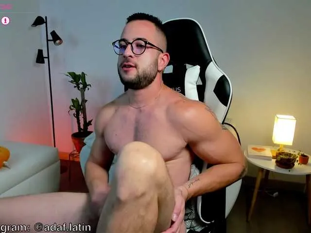 Live sex webcam photo for AllanDaf #293392544