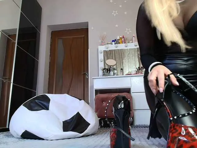 Live sex webcam photo for Allesya23 #292217623