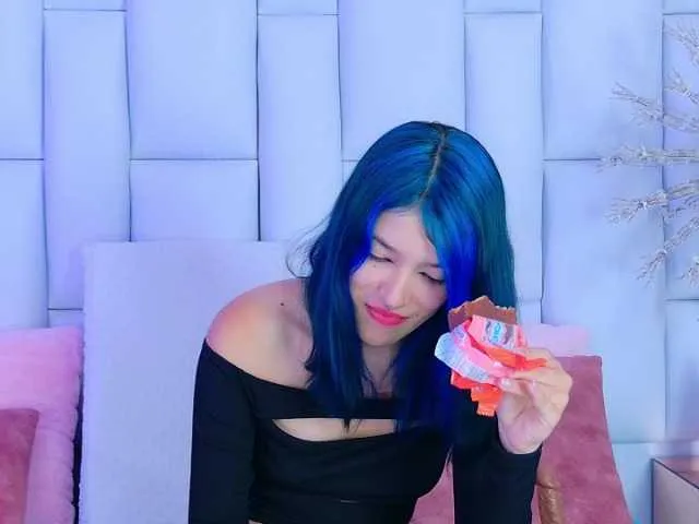 Live sex webcam photo for AlliciaKim #290638835