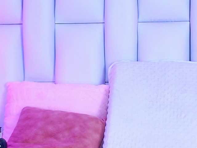 Live sex webcam photo for AlliciaKim #290699209