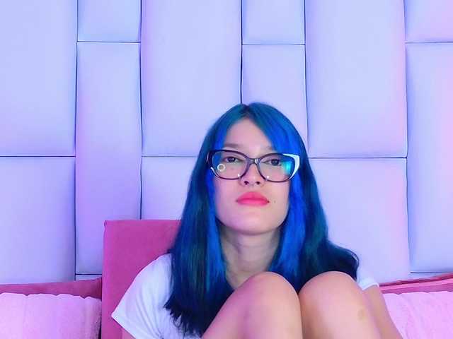 Live sex webcam photo for AlliciaKim #290727866