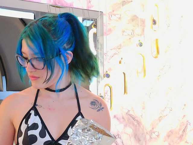 Live sex webcam photo for AlliciaKim #290734906