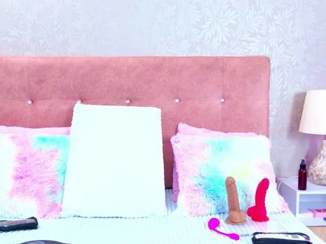 Live sex webcam photo for AlliciaKim #291565713