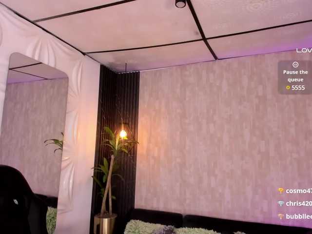 Live sex webcam photo for Allisonowens #291596896