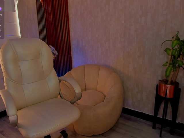 Live sex webcam photo for Allisonowens #292095176