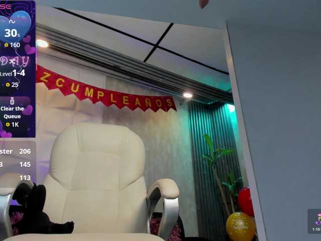 Live sex webcam photo for Allisonowens #292137141