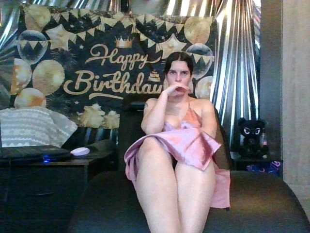 Live sex webcam photo for AlluringAli25 #290415903