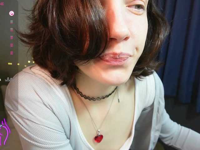 Live sex webcam photo for AllyAlice #290989308