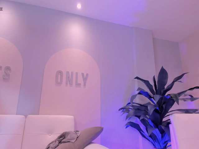 Live sex webcam photo for AllyJensen #288079109