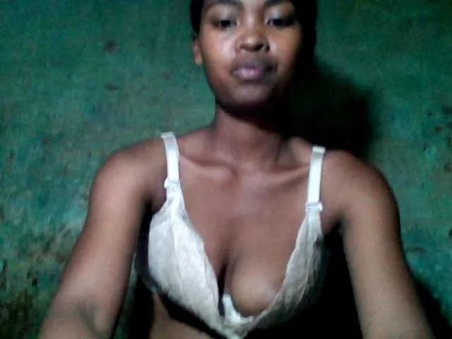Live sex webcam photo for Allycha1 #292685964