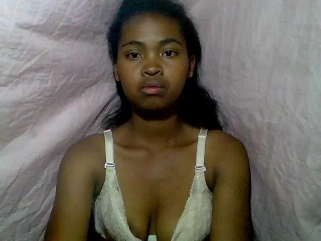 Live sex webcam photo for Allycha1 #292823508