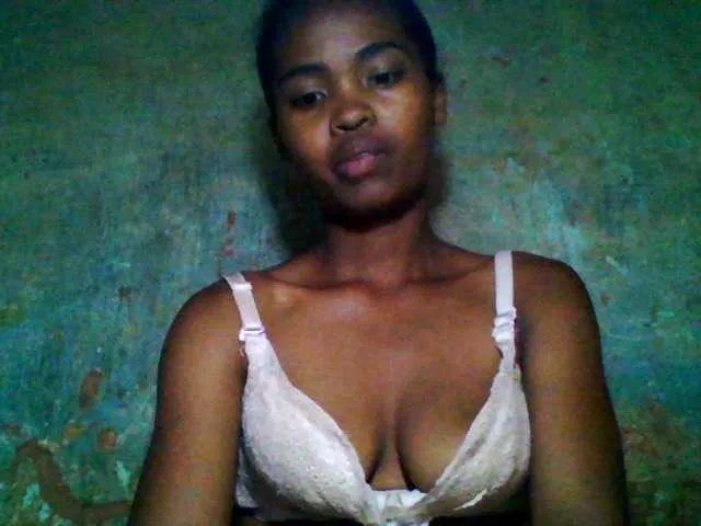 Live sex webcam photo for Allycha1 #292828992