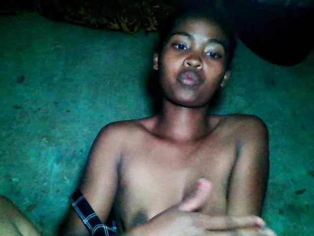 Live sex webcam photo for Allycha1 #292985262
