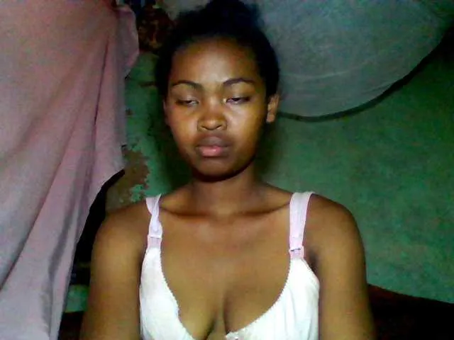 Live sex webcam photo for Allycha1 #293140019