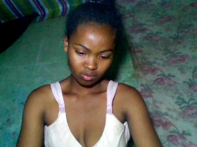 Live sex webcam photo for Allycha1 #293141851
