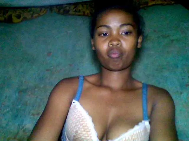 Live sex webcam photo for Allycha1 #293177935