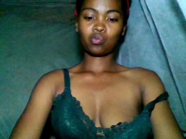 Live sex webcam photo for Allycha1 #293357916