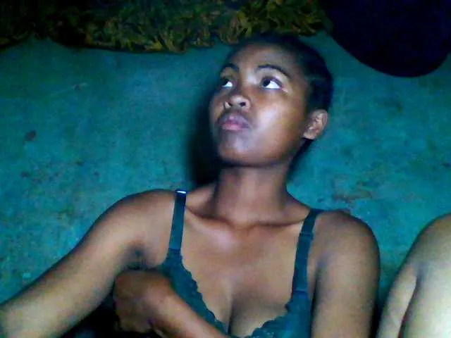 Live sex webcam photo for Allycha1 #293407160