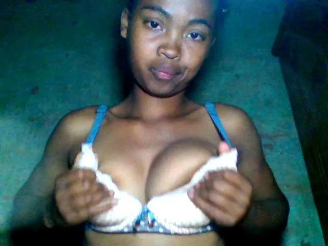 Live sex webcam photo for Allycha1 #293650038