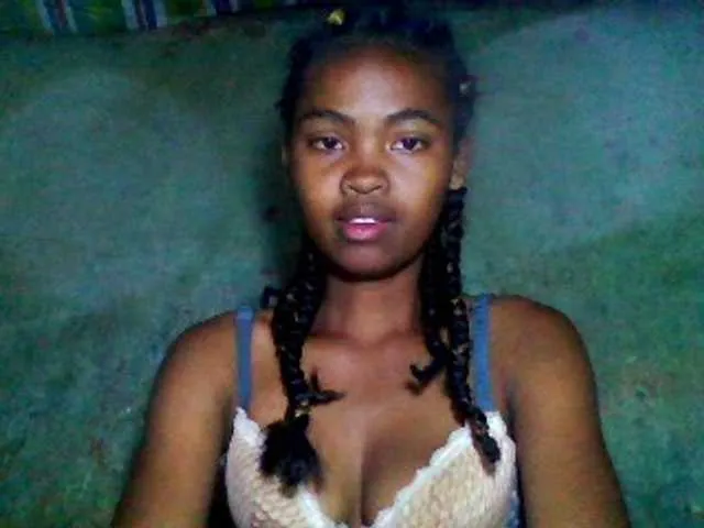Live sex webcam photo for Allycha1 #293658783