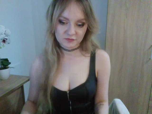 Live sex webcam photo for AlmaNatural #291279976