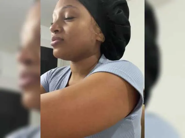 Live sex webcam photo for Aluna-Sweet #290479828