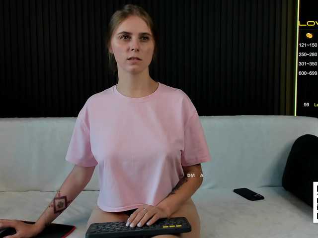 Live sex webcam photo for Alyona-24 #276036159