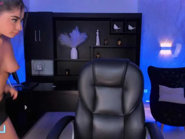 Live sex webcam photo for AlyssaDean #290388074