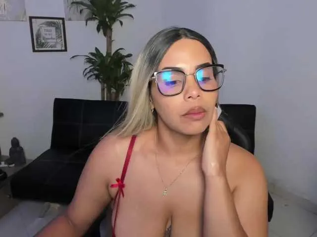 Live sex webcam photo for Alyssaaan #291395007