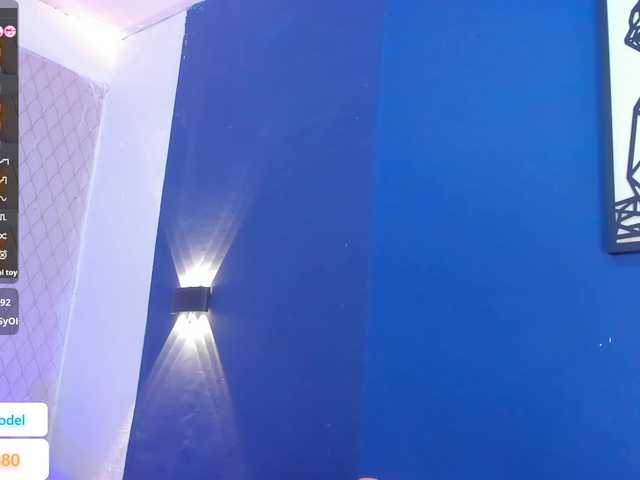 Live sex webcam photo for Alysson-18 #290448423