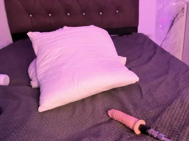 Live sex webcam photo for Alysson-18 #293910749